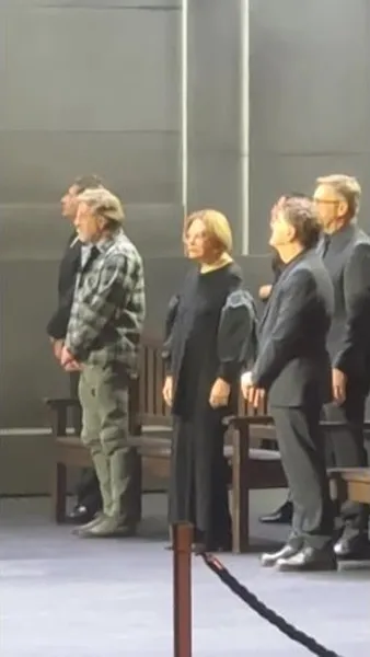 Нажми и смотри