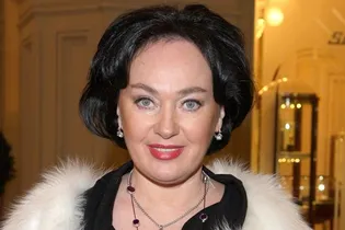 «Специально для меня купила в старинной аптеке»: Лариса Гузеева похвасталась подарком от невестки