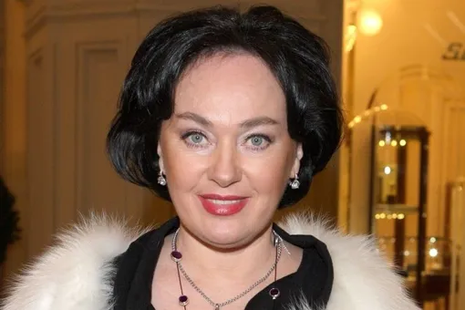 «Специально для меня купила в старинной аптеке»: Лариса Гузеева похвасталась подарком от невестки