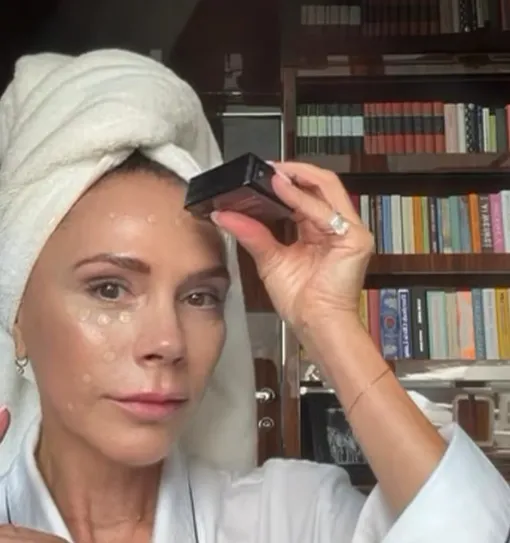 Виктория Бекхэм рассказала, что всегда переживала из-за высыпаний на лице