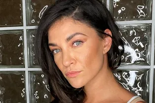 «Знакомьтесь, Боуи Элла»: звезда сериала «Сплетница» Джессика Зор родила девочку