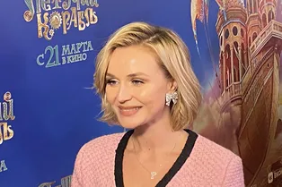 Полина Гагарина пришла на премьеру своего фильма с возлюбленным и детьми от разных браков: видео VOICE Полина Гагарина пришла на премьеру своего фильма с возлюбленным и детьми от разных браков: видео VOICE