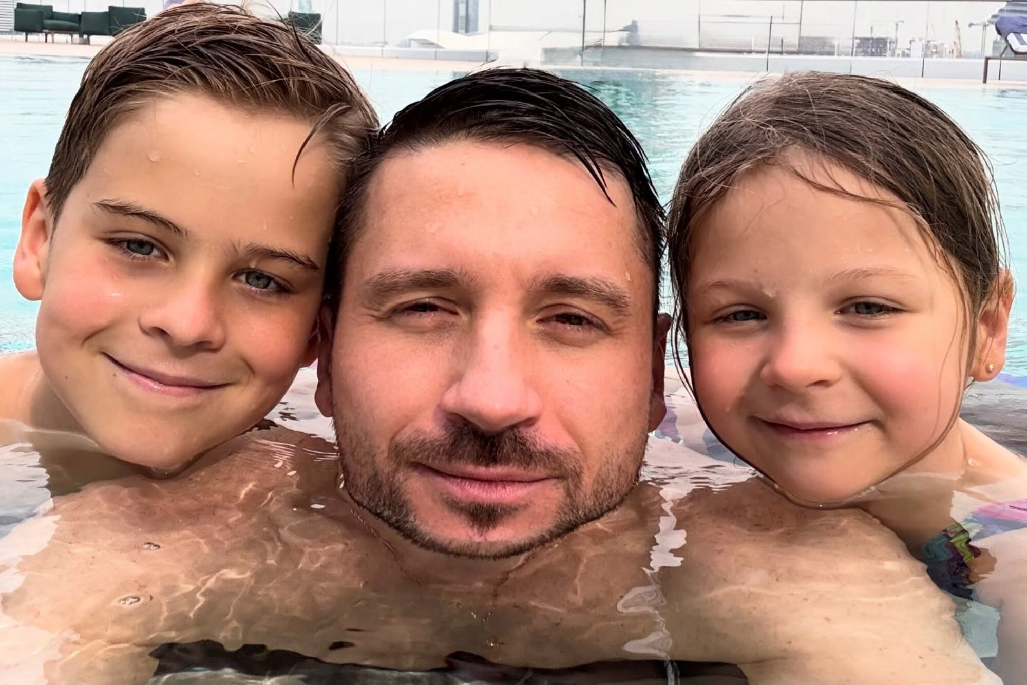 «На одной волне»: Сергей Лазарев показал умилительное видео с дочерью и сыном на отдыхе