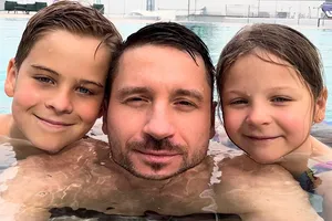 «На одной волне»: Сергей Лазарев показал умилительное видео с дочерью и сыном на отдыхе «На одной волне»: Сергей Лазарев показал умилительное видео с дочерью и сыном на отдыхе