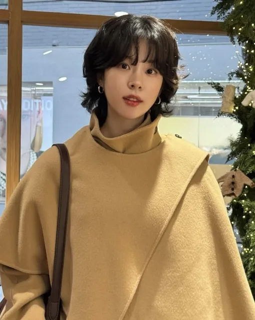 Со Ын-су часто привлекает внимание необычным подходом к стилю Со Ын-су часто привлекает внимание необычным подходом к стилю