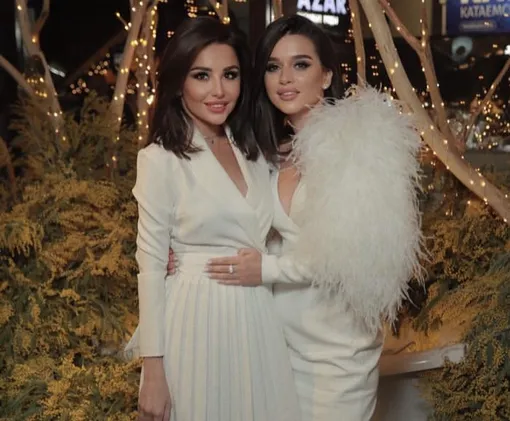 Аида Гаджиева и Ксения Бородина на мероприятии Аида Гаджиева и Ксения Бородина на мероприятии