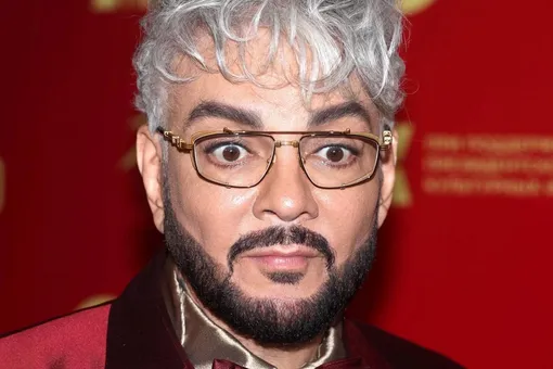 «По-хамски разговаривал»: директор Филиппа Киркорова подрался с блогером на открытии ГУМ-катка. Видео! «По-хамски разговаривал»: директор Филиппа Киркорова подрался с блогером на открытии ГУМ-катка. Видео!