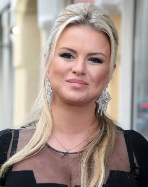 Анна Семенович решилась перекраситься из блондинки в брюнетку брюнетки блондинка девушки