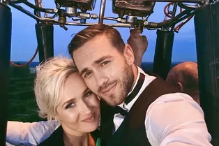 Набросилась с кулаками на жениха: Клава Кока показала видео в постели с Александром Повериным