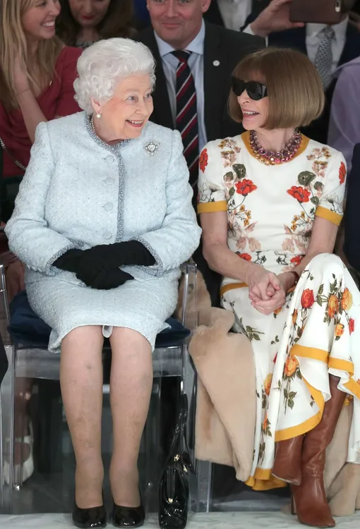 Королева Елизавета II и Анна Винтур Королева Елизавета II и Анна Винтур