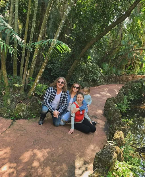 Игорь Николаев с женой и дочерьми в Майами