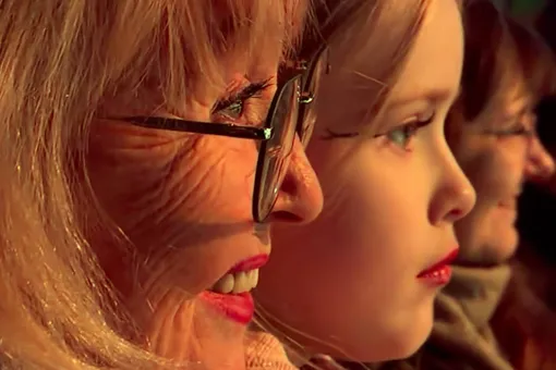 «Мила громко кричала»: Анна Заворотнюк с младшей сестрой и бабушкой побывали на ледовом шоу Навки и Чернышева «Мила громко кричала»: Анна Заворотнюк с младшей сестрой и бабушкой побывали на ледовом шоу Навки и Чернышева