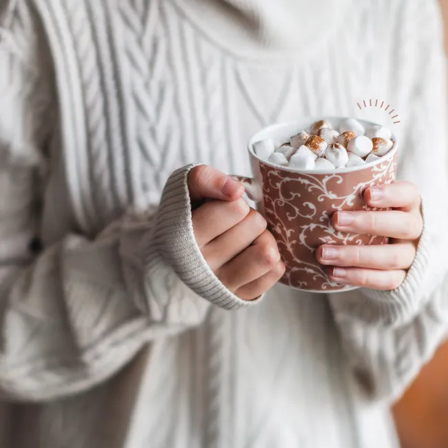 Просекко, глинтвейн и какао: проверь, как твой любимый новогодний напиток влияет на зубы