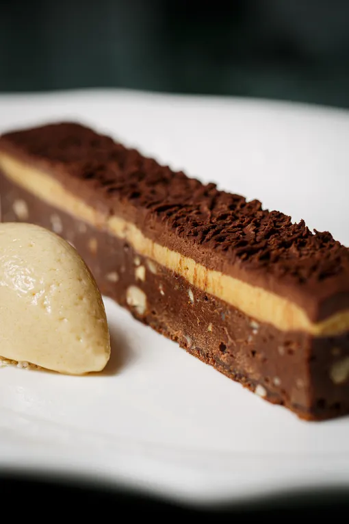 Холодный брауни с кешью и бананом Холодный брауни с кешью и бананом