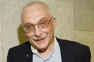 «Его рука оказалась на груди»: Александра Друзя обвинили в секс-домогательствах «Его рука оказалась на груди»: Александра Друзя обвинили в секс-домогательствах