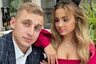 Эксклюзив VOICE: после расставания с Валей Карнавал Саша Стоун впервые признался в панических атаках Эксклюзив VOICE: после расставания с Валей Карнавал Саша Стоун впервые признался в панических атаках