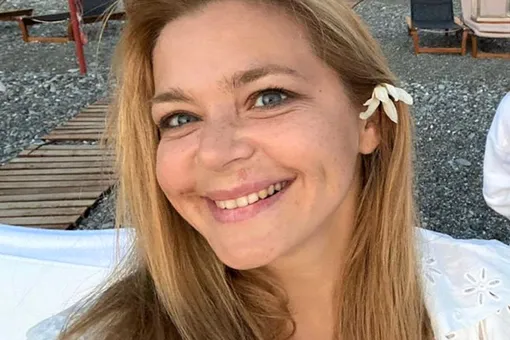 «Мужики сохнут!»: Ирина Пегова в «платье невесты» на курорте вызвала ажиотаж «Мужики сохнут!»: Ирина Пегова в «платье невесты» на курорте вызвала ажиотаж