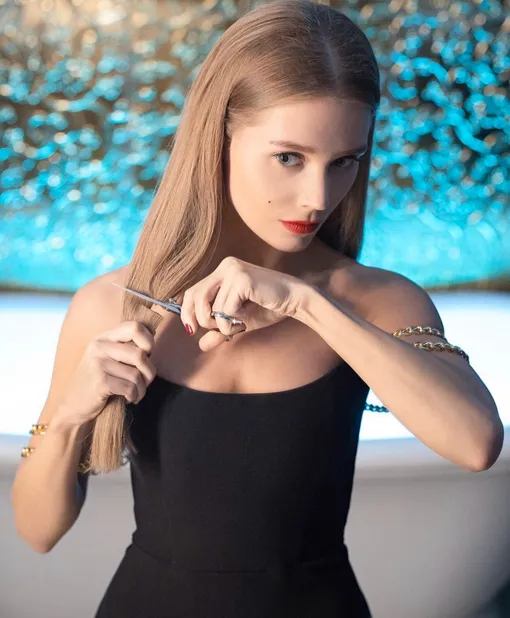 Актриса решила сменить имидж Актриса решила сменить имидж