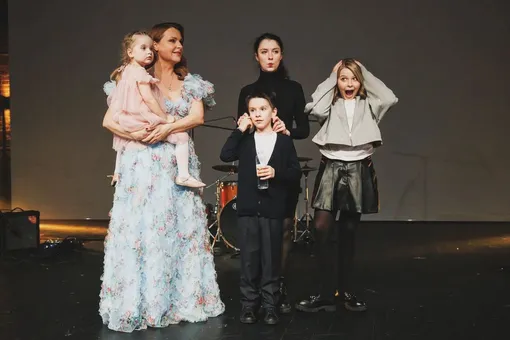 Светлана Антонова с детьми Светлана Антонова с детьми