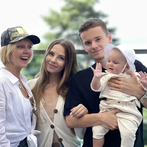 Валерия с Лианой, сыном и внуком на отдыхе Валерия с Лианой, сыном и внуком на отдыхе