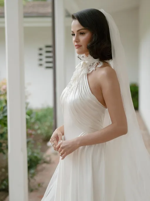 Селена Гомес в свадебном платье Селена Гомес в свадебном платье