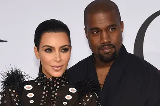 «Нежность зашкаливает»: Ким Кардашьян умилила фанатов снимком мужа с ребенком «Нежность зашкаливает»: Ким Кардашьян умилила фанатов снимком мужа с ребенком