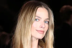 Похудевшая после родов Марго Робби в корсетном мини-платье появилась на публике в Лондоне