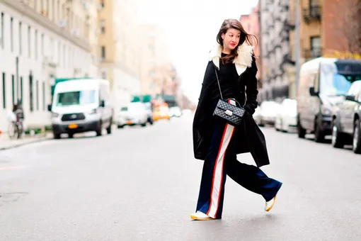 Модные женские спортивные брюки