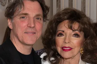 Звезда сериала «Династия» Джоан Коллинз появилась на свадьбе 60-летнего сына и певицы в австрийском замке Звезда сериала «Династия» Джоан Коллинз появилась на свадьбе 60-летнего сына и певицы в австрийском замке
