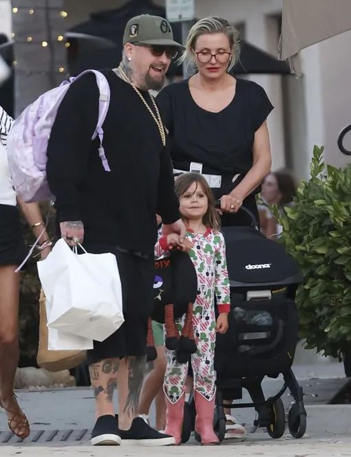 Бенджи Мэдден и Кэмерон Диас с детьми