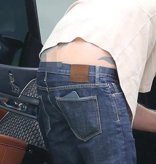 Бен Аффлек случайно засветил тату во время прогулки по Санта-Монике (