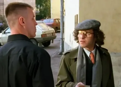 Владимир Довжик (справа) в сериале «Бригада»