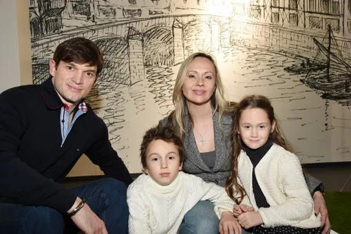Вадим Хомицкий и Мария Бутырская с детьми