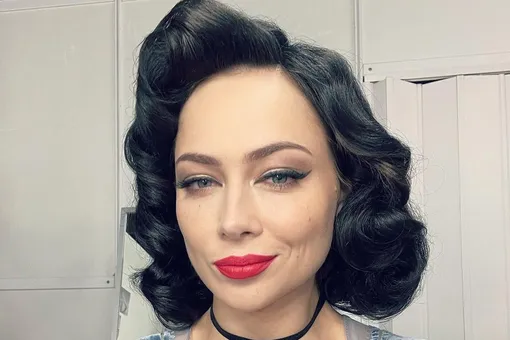 «Худенькая спина и талия мечты!»: Настасья Самбурская в сексуальном корсете удивила фанатов «Худенькая спина и талия мечты!»: Настасья Самбурская в сексуальном корсете удивила фанатов