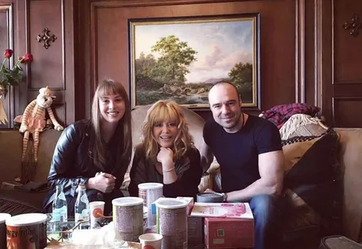 В 2016 году Полина Диброва и Роман Товстик были в гостях у Аллы Пугачевой В 2016 году Полина Диброва и Роман Товстик были в гостях у Аллы Пугачевой