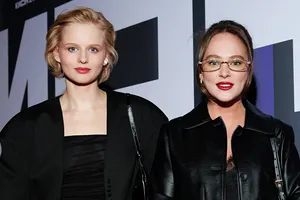 Саша Бортич в платье с разрезом до бедра, Аглая Тарасова в мини, беременная Лиза Моряк и другие звезды на юбилее «КИОН»