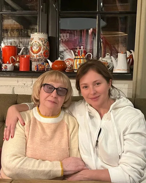 Актриса поздравила маму с днем рождения