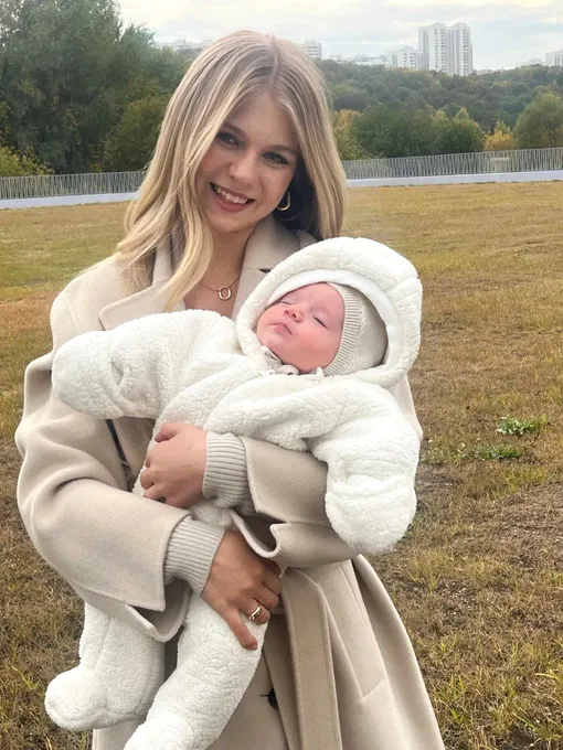 Александра Трусова и Макар Игнатов воспитывают сына Александра Трусова и Макар Игнатов воспитывают сына