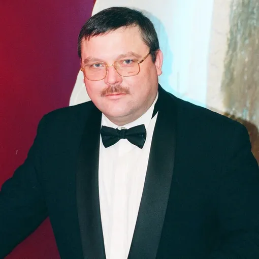 Младший сын Михаила Круга почтил его память Младший сын Михаила Круга почтил его память