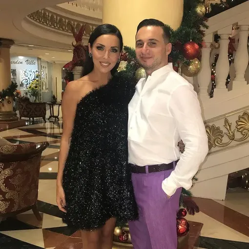 Алсу родила от бывшего мужа троих детей Алсу родила от бывшего мужа троих детей