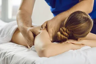 «Лег на меня и начал целовать»: 25-летняя московская модель обвинила массажиста в домогательствах «Лег на меня и начал целовать»: 25-летняя московская модель обвинила массажиста в домогательствах