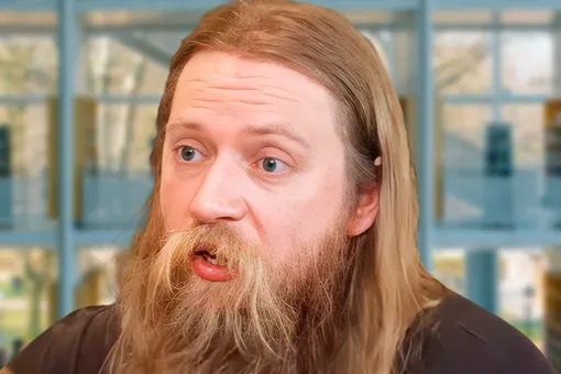 «Им страшно»: Евгений Тепляков устроил скандал в МГУ, где отказались принимать 14-летнюю Алису и 12-летнего Хеймдалла «Им страшно»: Евгений Тепляков устроил скандал в МГУ, где отказались принимать 14-летнюю Алису и 12-летнего Хеймдалла