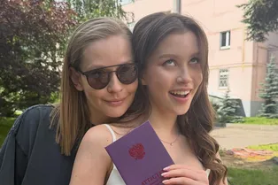 «Мне повезло. Ты мама, о которой даже невозможно мечтать!»: Анна Пересильд в день 17-летия обратилась к Юлии «Мне повезло. Ты мама, о которой даже невозможно мечтать!»: Анна Пересильд в день 17-летия обратилась к Юлии