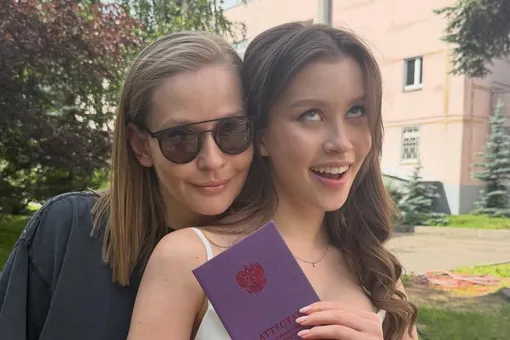 «Мне повезло. Ты мама, о которой даже невозможно мечтать!»: Анна Пересильд в день 17-летия обратилась к Юлии «Мне повезло. Ты мама, о которой даже невозможно мечтать!»: Анна Пересильд в день 17-летия обратилась к Юлии