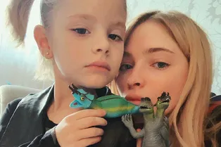 Алена Шишкова показала, как дочь мешает ей записывать видео Алена Шишкова показала, как дочь мешает ей записывать видео