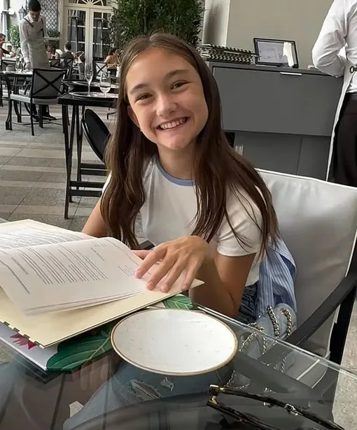 Дочь Кэтрин Хардинг и Джуда Лоу встретила певицу в ресторане