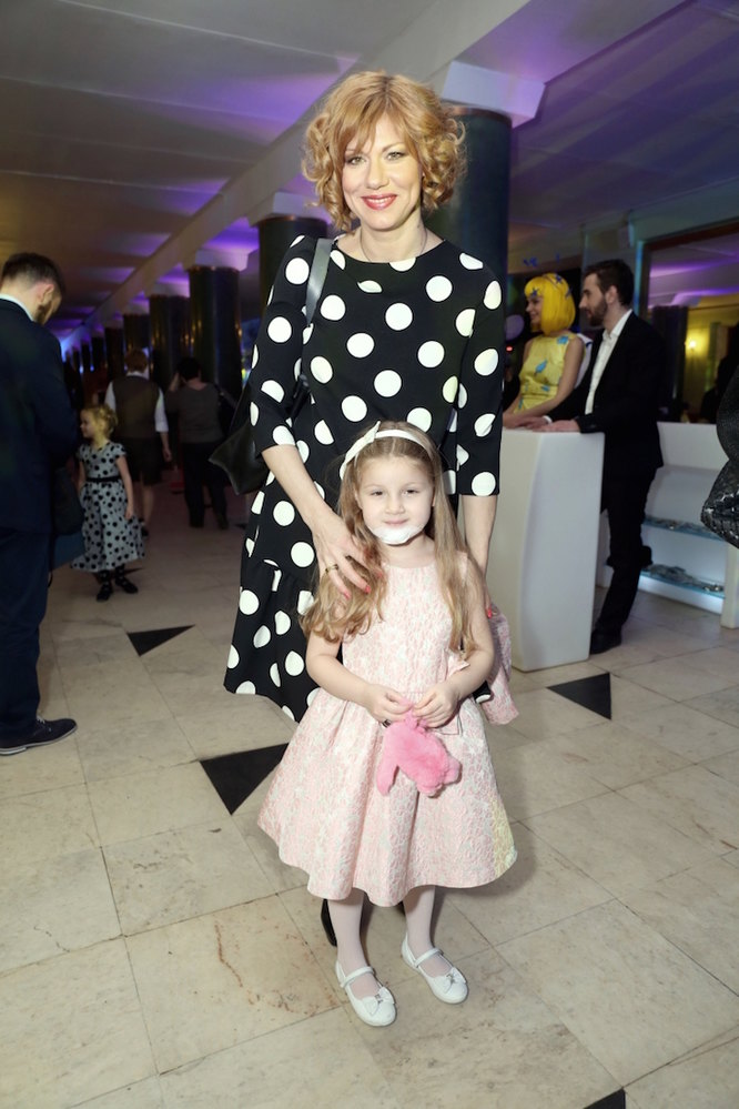 Сексуалды ана қатты әтешке мінеді