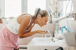 Как умывать лицо правильно: это бьюти-правило сделает твое лицо красивее и свежее за 30 секунд