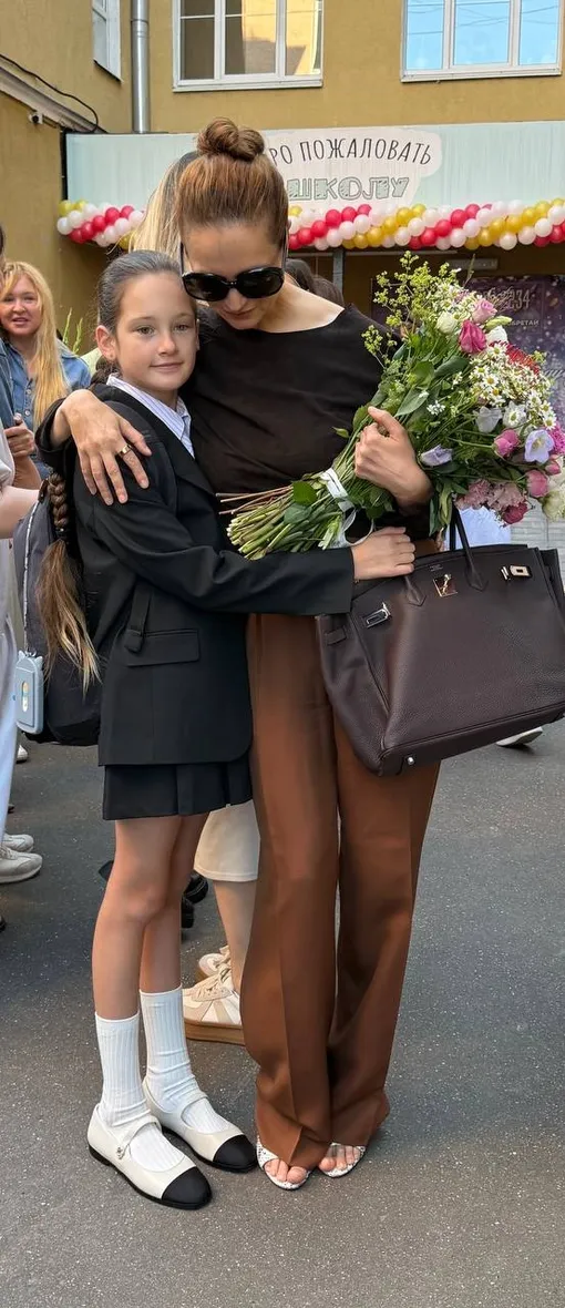 Виктория Исакова показала единственную дочь от Юрия Мороза на школьной линейке