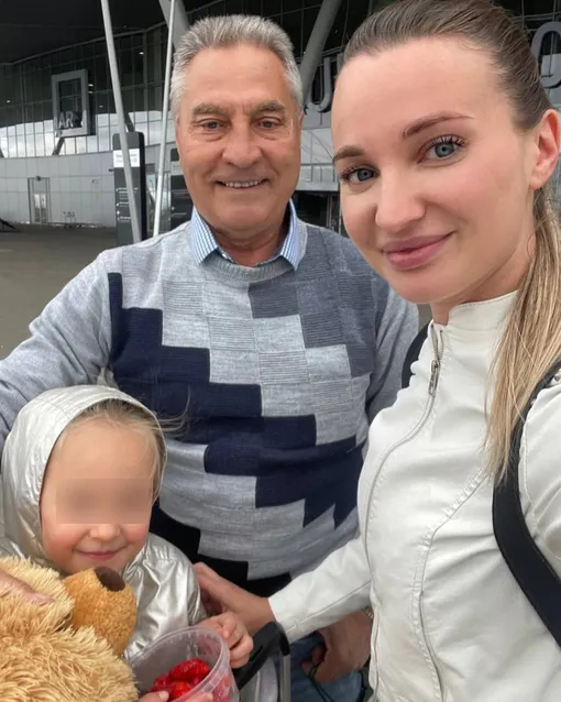 Юлия Бурцева с дочерью Сашей и отцом Александром Николаевичем